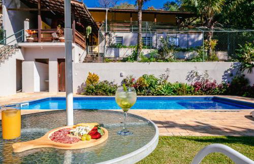 Refúgio e diversão para FAMÍLIAS a 60 min de SP - Piscina, Churrasqueira, wifi 300Mbps - PETFRIENDLY - Foto 3