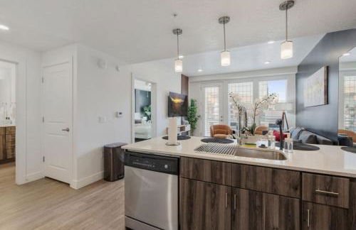 Modern 1BR w Parking, Near Temple Square & Delta Center - Foto 8