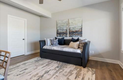 Accessible Lakeside Luxury at the 45mm w/ Private Dock, Sunset Views & More - Foto 33