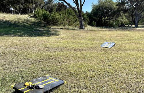 Beautiful Lakeside Rental with Hot-Tub in Igram, Texas, Perfect for Family Glamping Trips - Foto 67