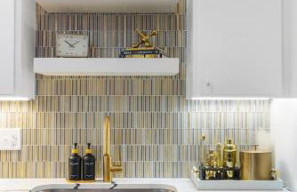 Vibrant Neon Condo Near Restaurants, Coffee and Bars - Foto 32