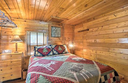 Lake Livin Cozy Cabin with Dock, Bar, 2 Kayaks - Foto 17