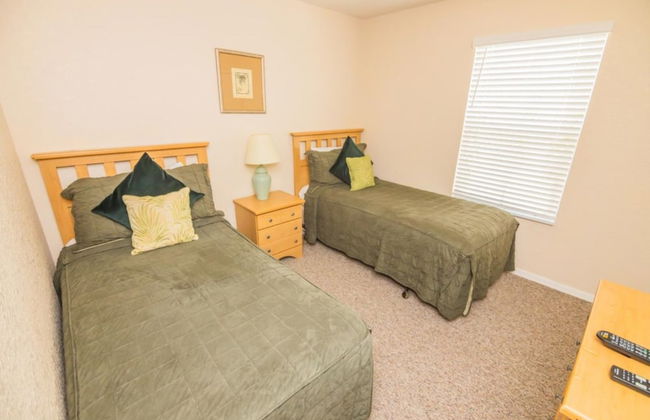 Lynval's Regal Palms Resort Townhome - Photo 9