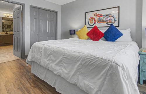 Shop and Dine Fort Worth Condo with Racetrack Views! - Photo 33