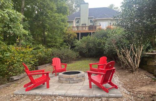 Luxe Lake House with Pool and Dock on Deep Water Cove! - Foto 1