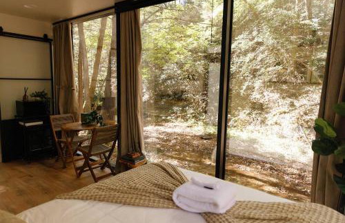 Modern Mirror Home w/ Hot-tub | “Glass House” #3 - Foto 9