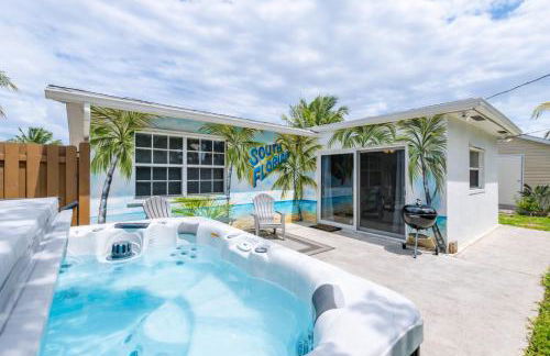 Ventur Tropical w Hot Tub Close to Beach - Photo 1