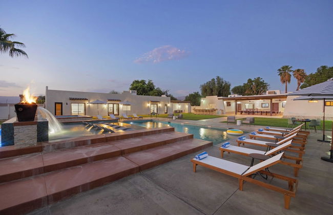 Sleeps 20! Architectural Mansion w/ Pool, Indoor Tennis Court, Game Room Starlight Estate by Avantstay - Foto 8