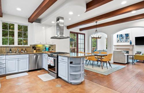 Gorgeous Santa Cruz Villa - Modern Beachside Paradise with NEW Hot Tub & Fast Wi-Fi - Foto 12