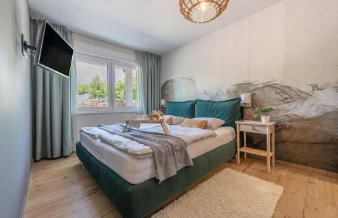 Stunning Home In Hum With Sauna - Photo 24