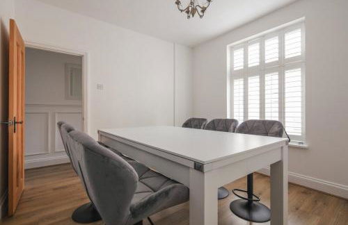 Spacious 3 Bedroom Home with PS5 and Pool Table Near O2 Arena Canary Wharf and Elizabeth Line to Central London - Foto 36