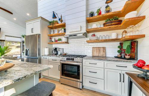 Dreamy Hilltop View Roseburg Retreat with Hot Tub! - Foto 10