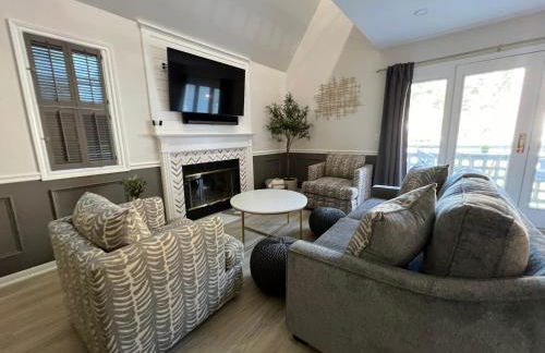 Newly Renovated Loft Villa at Norwich Spa with amenities, 3 minutes to Mohegan - Foto 1