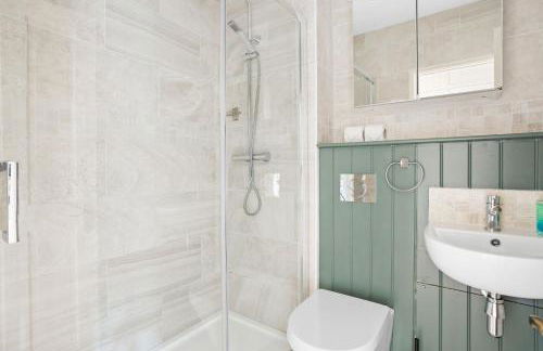 Rocket House - Large family home perched above the river - Foto 27