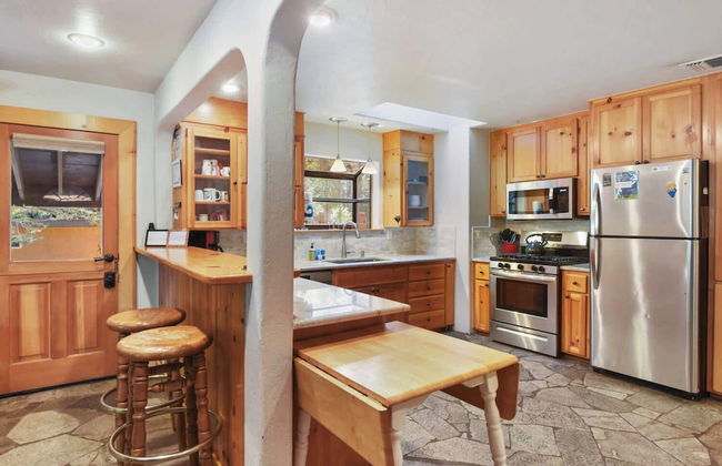 Elm Street Getaway Sleeps 8! - Foto 6