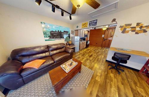 Train Themed Hobo Hideaway Near City Square - Foto 2