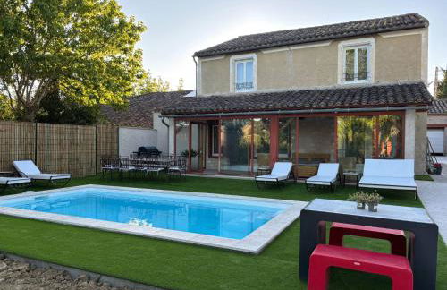 At Stéphanie and Damien's, Charming stone and pool - Foto 9