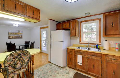 Bluefield Home with Covered Deck - Near Parks! - Foto 9