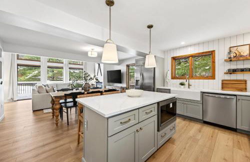 Updated 3BR Townhome Across From Holiday Valley - Foto 13