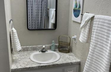 Relaxing Ducks Hang Out Haven 2 bed 1 bath and BBQ - Foto 30