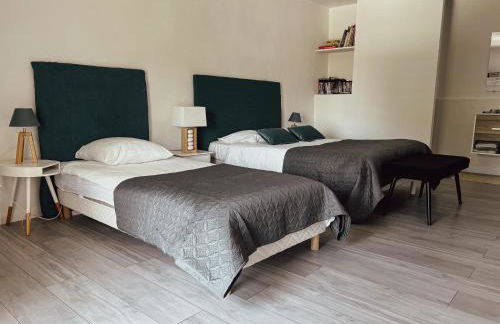 La Petite maison de Céline & Frédéric avec piscine à Préhy - Foto 12