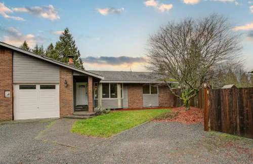 Modern Puyallup Townhome with Backyard and Fireplace - Foto 24