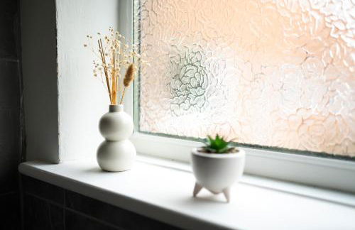 Ideal 2 Bedroom Ground floor Apartment By Jesswood Properties for Contractors & Business, Free Parking and Wifi - Foto 16