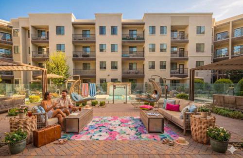 Bright 1BR Uptown Biltmore Gym Pool Parking WD - Foto 44
