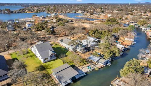 The Woodland Escape with Concierge Services - New Listing - Foto 2