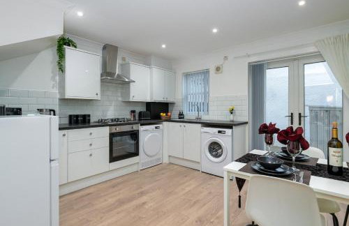 Modern 3BR Home - Designated Parking - Groups - Foto 2