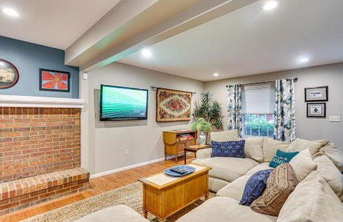 Spacious Family Home with Deck and Yard in Littleton! - Foto 6