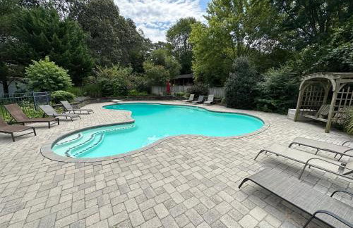 Large Home with Pool & 7 bedrooms; sleeps 21 - Foto 14