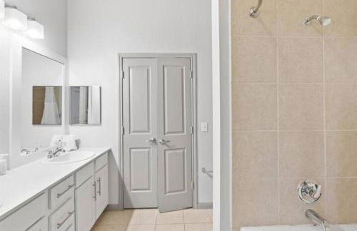 Modern Austin 2BR 2B Apt with Pool Parking & WIFI - Foto 11