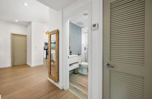 Lux Designer Apt 2BR and 2BA in the Heart of MIA Beach - Foto 13