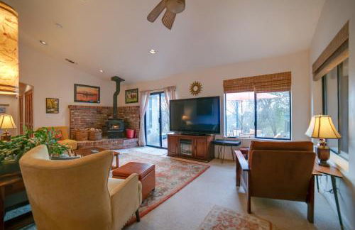 On 10 Acres! Serene Nevada City Retreat with Hot Tub - Foto 4