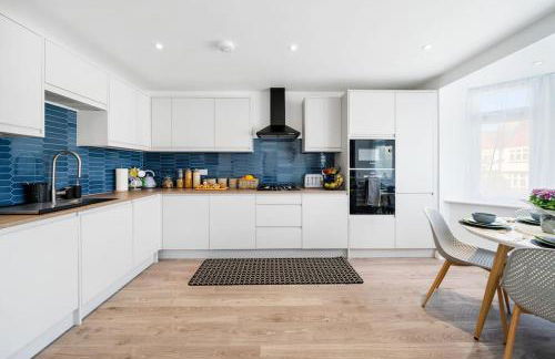 Newly Refurbished 2 Bed Flat - Photo 29