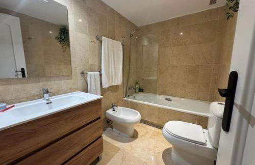 Tu descanso en Marbella, relax, golf y playa - Photo 3