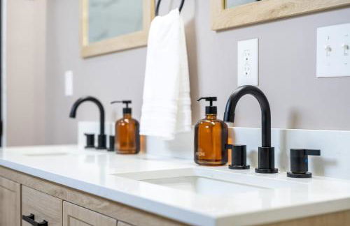 Mins to Downtown 2 King Beds Free Parking Family Friendly - Foto 26