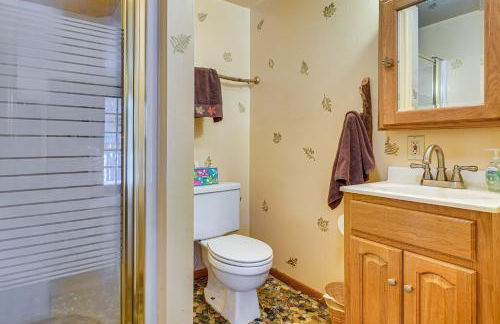 Great for Gatherings! Lakefront Ticonderoga Villa - Foto 34