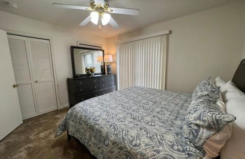 King bed first floor Mid City with Parking - Foto 3