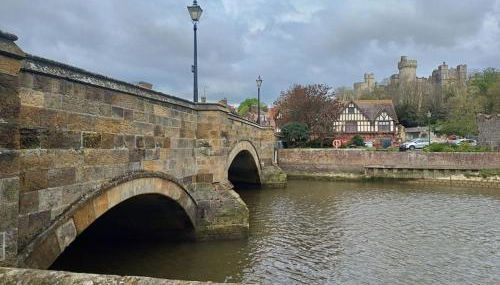 Arundel Central Apartment with parking - Foto 5