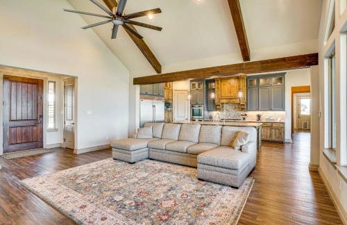 Elegant Sunset Meadow Ranch in Texas with Hot Tub - Photo 5