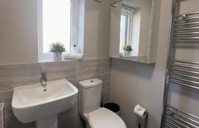 Ultra Modern large 4 bed executive home Durham - Photo 15