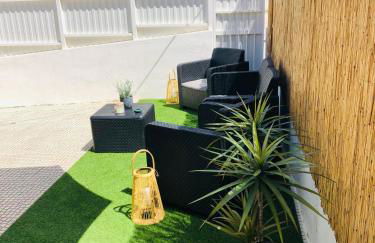 City Break-Quiet House with Private Patio - Foto 48