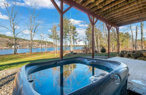 Lakefront Home with Private Beach Access & Hot Tub - Foto 78