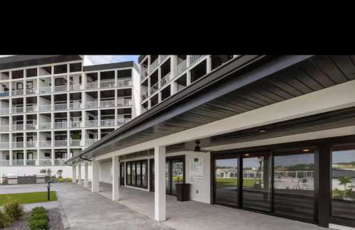 Family-Fun Lakeside Luxury at Topsider in Osage w/ 2 Pools, Prime Views Pack N' Play & Games - Foto 42