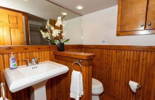 Charming School House with Large Pool - Foto 60