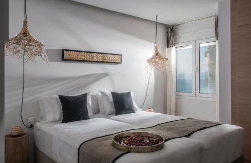 Khroma Luxury Suite 2 Beach front apartment - Photo 4