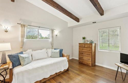 Hill Country Getaway Near San Marcos River home - Photo 11