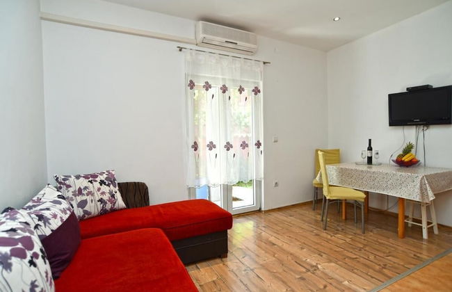 Cozy Apartment With Shared Pool - Photo 6